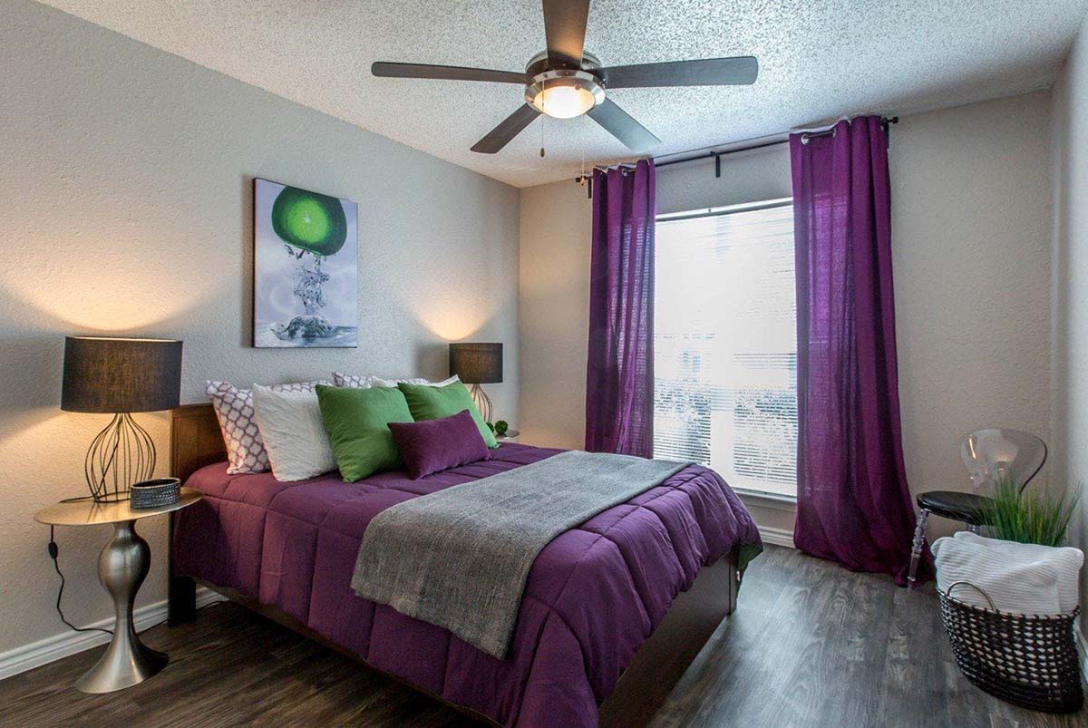 Спальня с фиолетовым сочетанием цвета